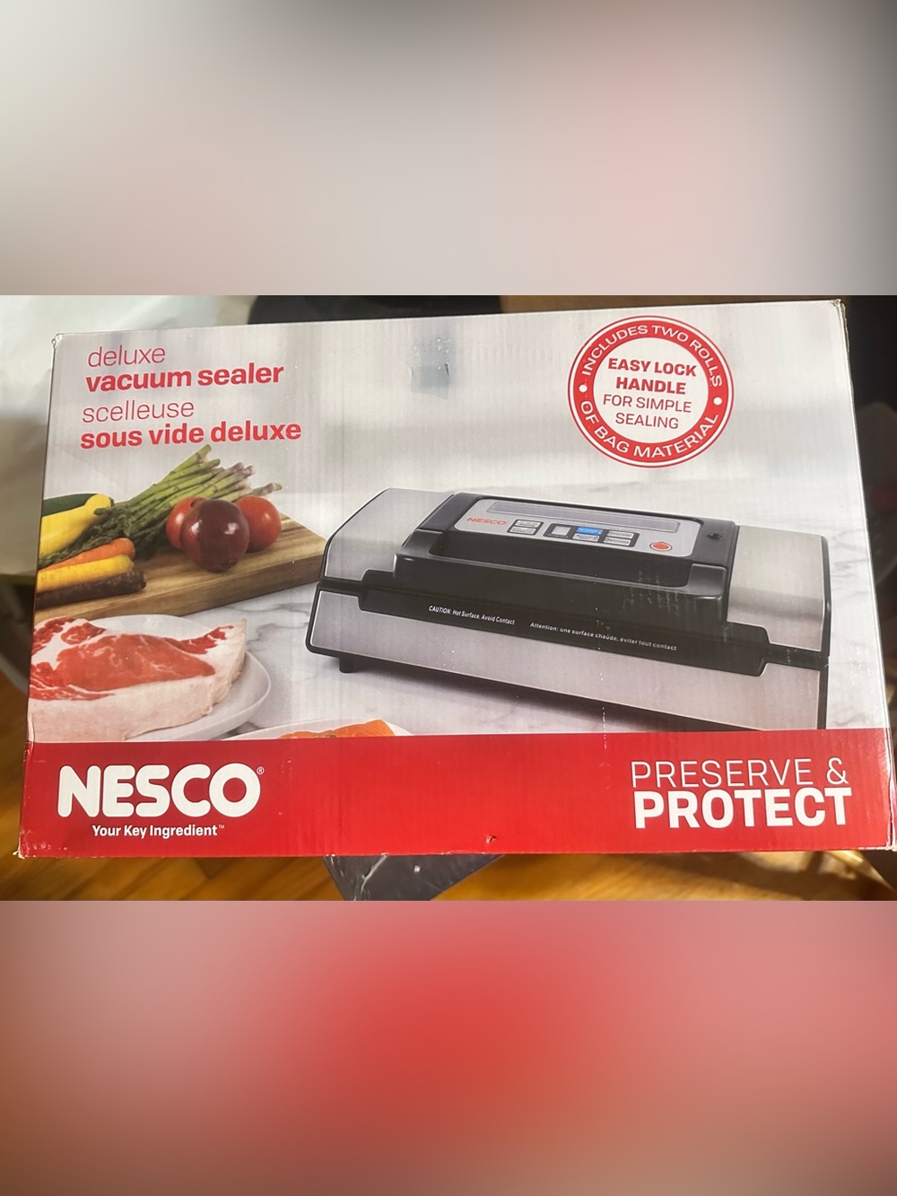 Nesco Deluxe Vacuum Sealer & 2 extra rolls of seal *NEW IN BOX